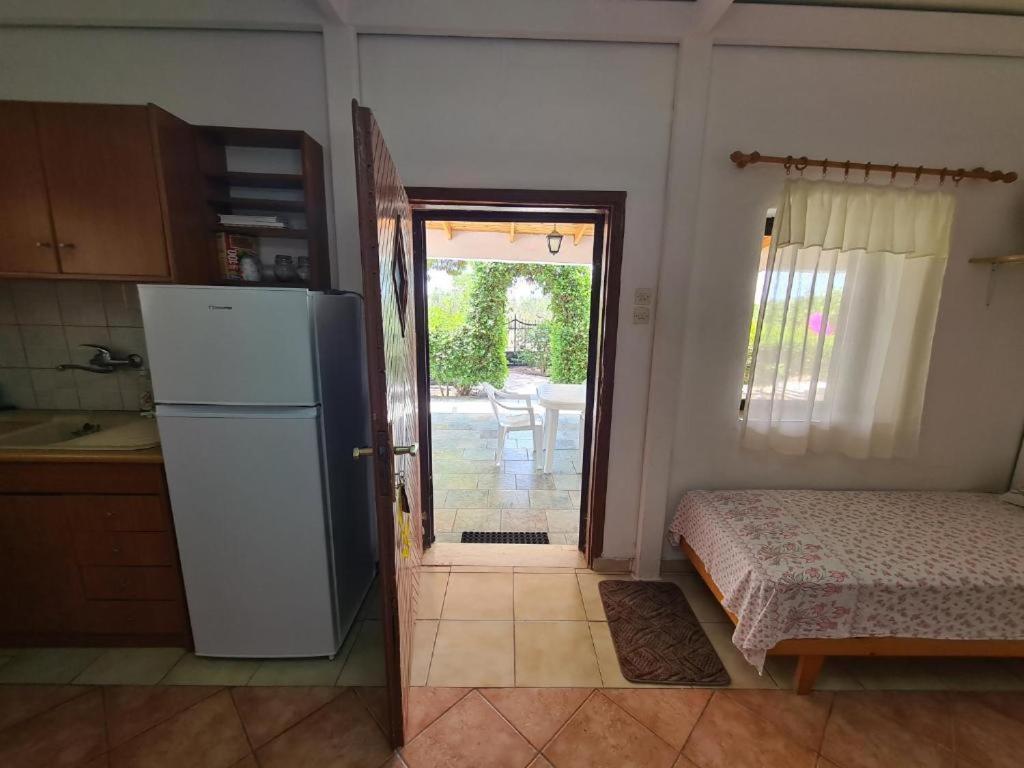 Το Κτήμα Της Ελιάς Του Τάκη Pensionat Paralia Demonias Exteriör bild